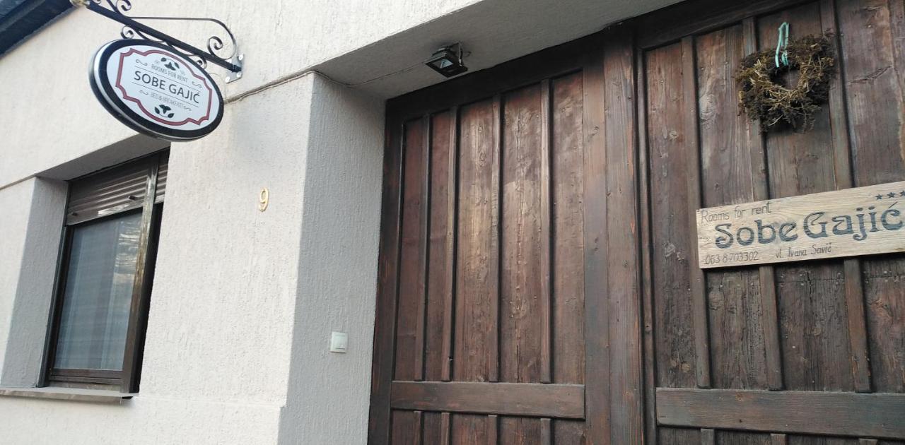 Sobe Gajic Karlóca Kültér fotó