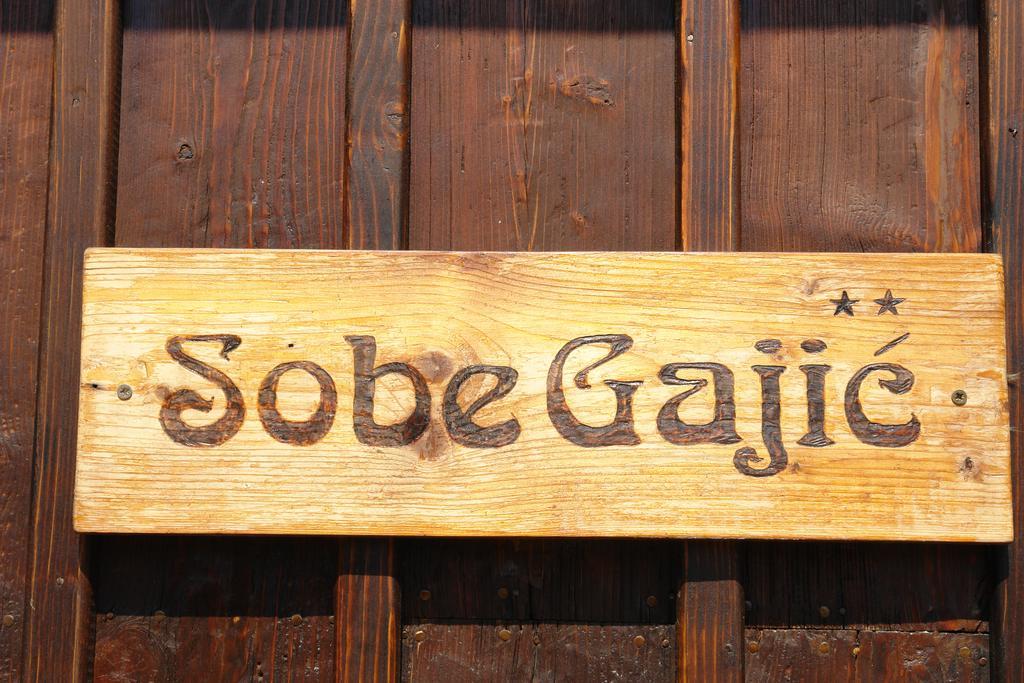 Sobe Gajic Karlóca Kültér fotó