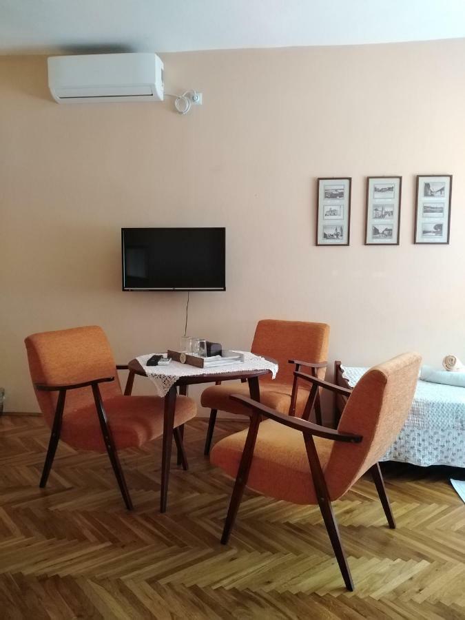 Sobe Gajic Karlóca Kültér fotó
